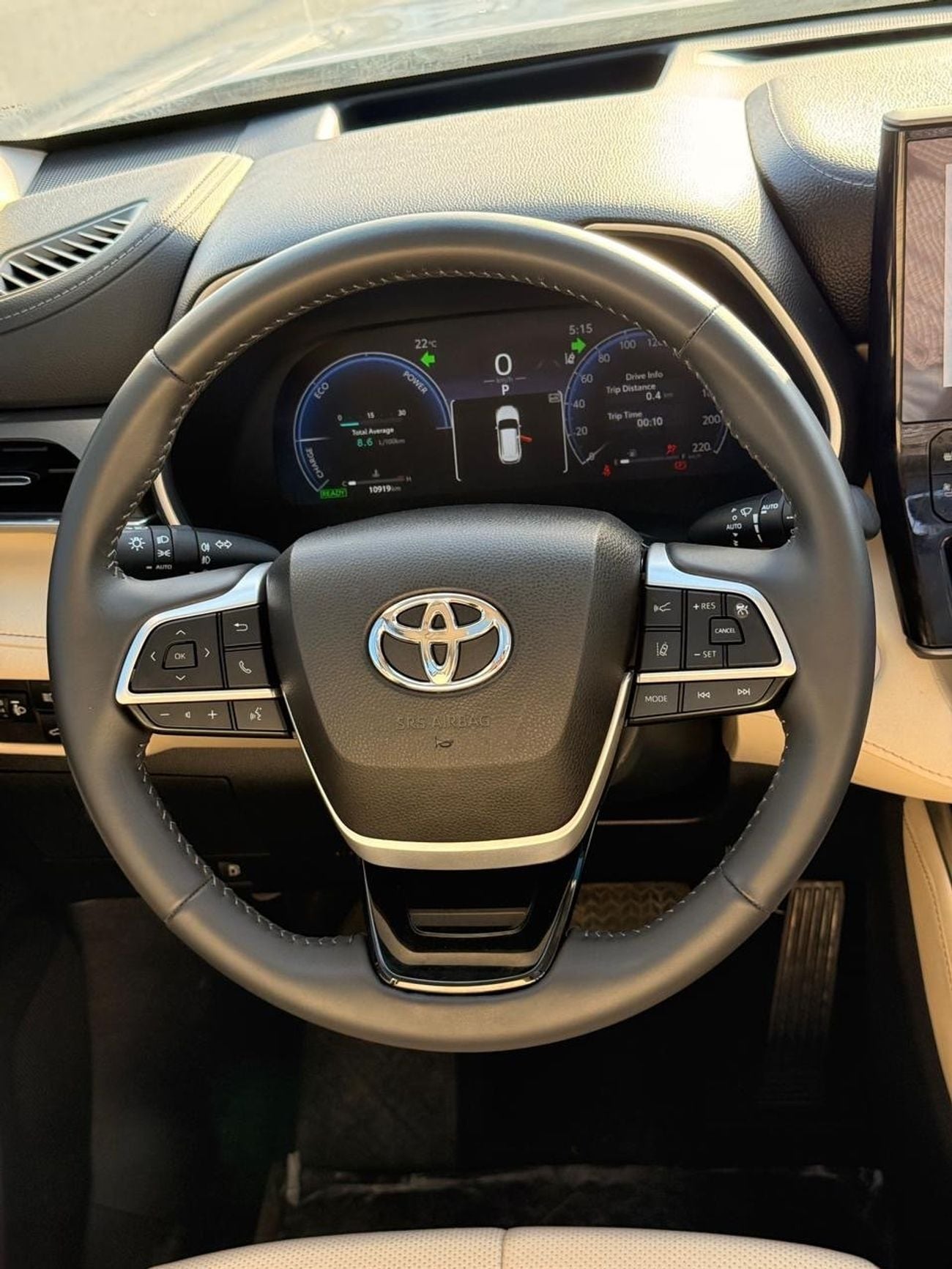 تويوتا هايلاندر Hybrid Platinum 2.5L // panoramic, 360 Camera // head up display full option 2024