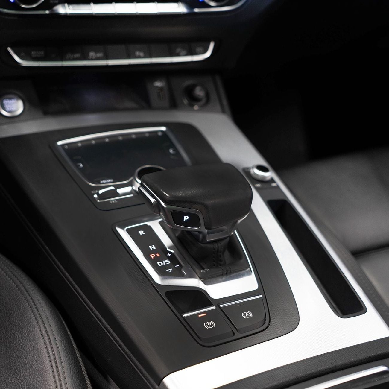 Audi Q5 AED 2,011 pm • 0% Downpayment • Audi Q5 45TFSI S-Line • 1 Year Warranty