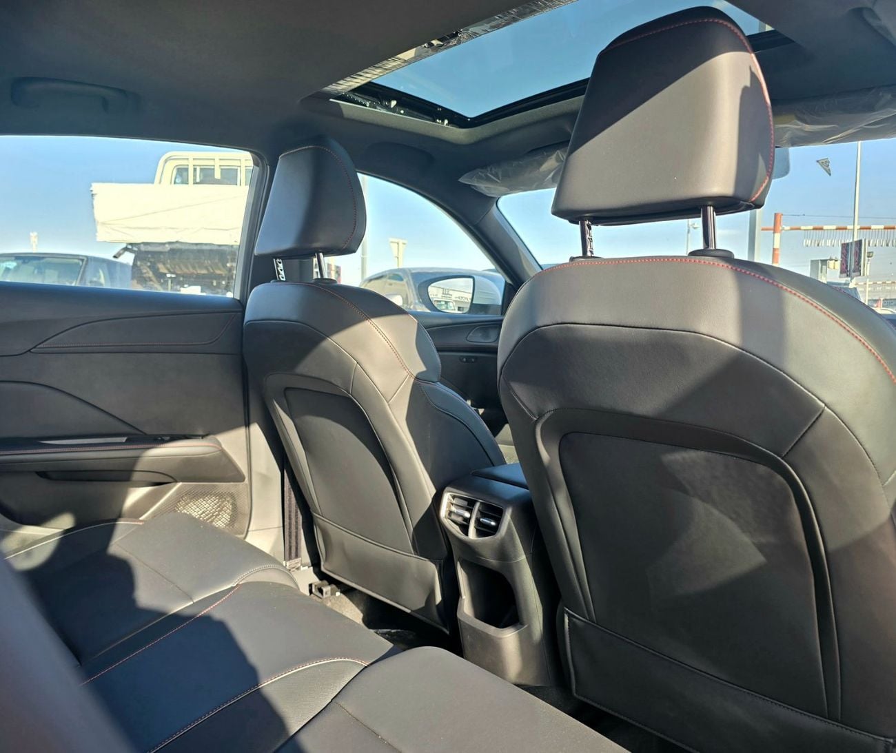 أم جي 5 MG 5 LUXURY 180DVVT  1.5L A/T FWD White Color 2025 Model