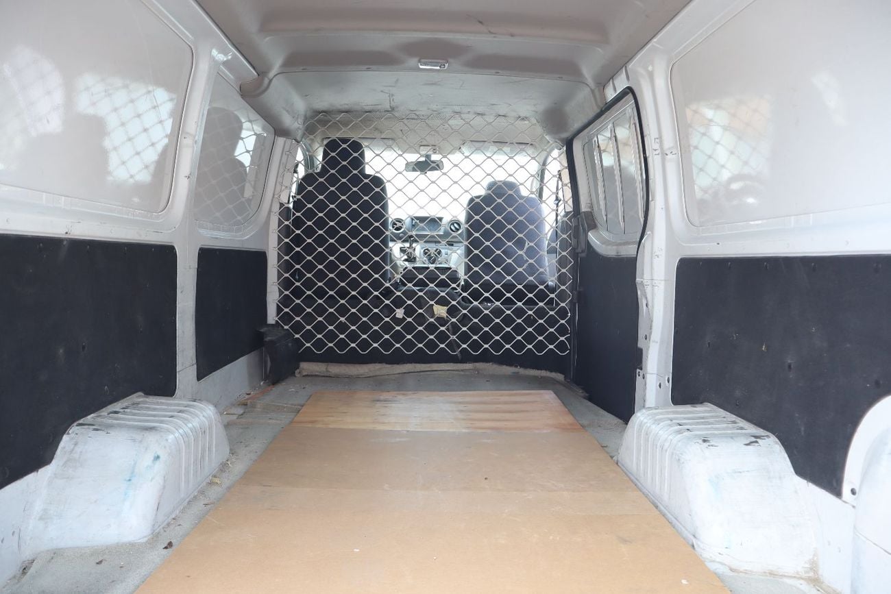 Nissan Urvan STD