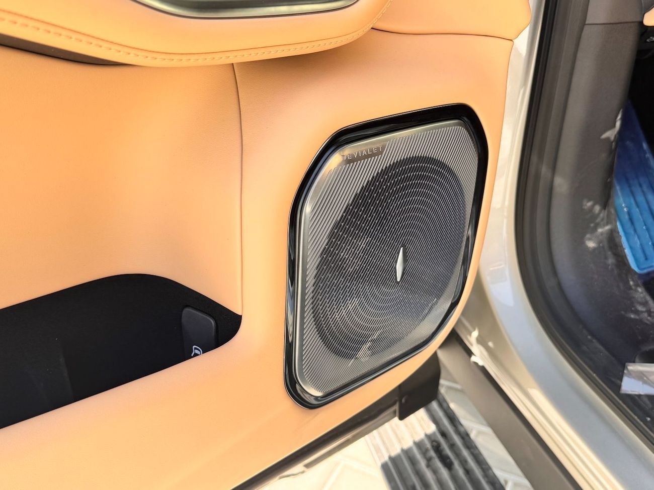 بي واي دي ليوبارد 8 BYD Leopard 8 Smart and Brave Flagship Edition - 7 Seats - Electric Side Step -  2025 Brand New - Wi