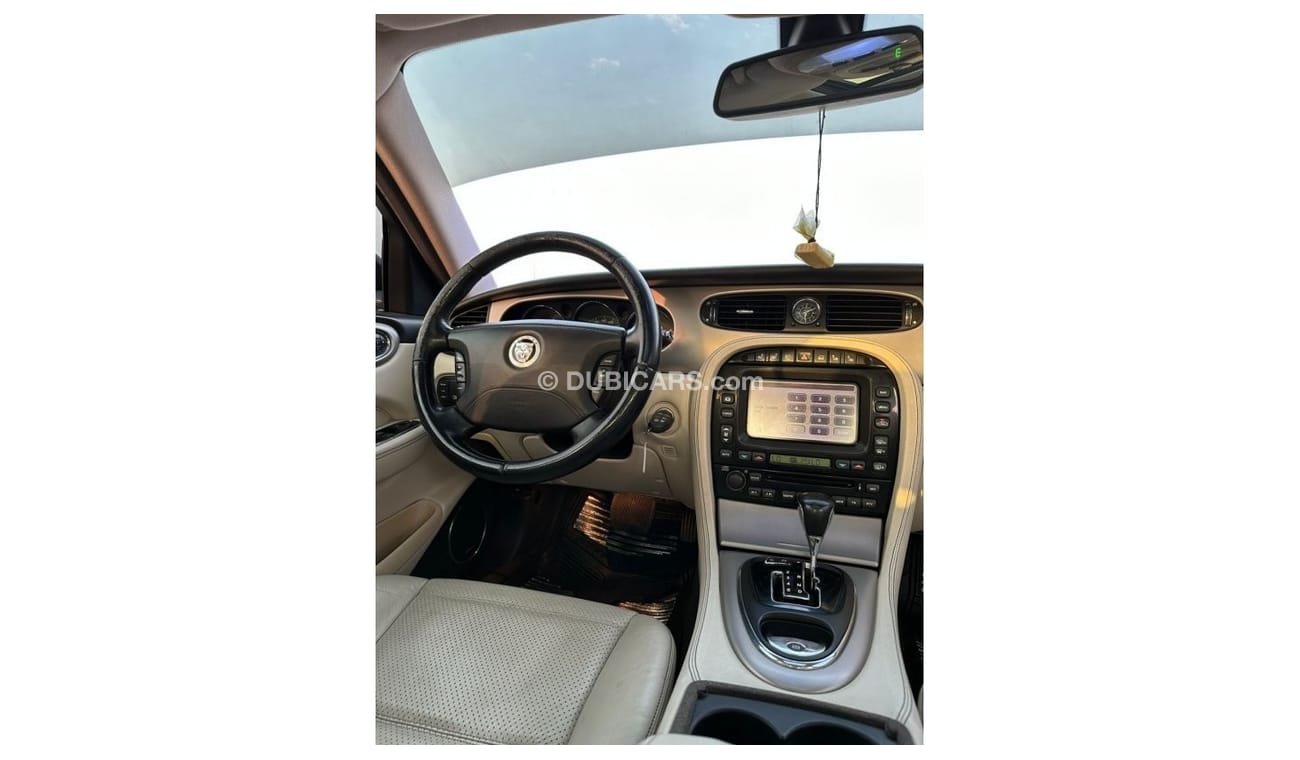 جاكوار XJR Jaguar xjr 2008 Price 35.000 Km 203000 V8 Supercharge Gcc specifications. Full options, perfect cond