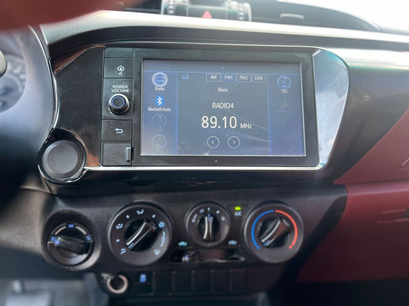 تويوتا هيلوكس 2022 Toyota Hilux GL 2.7L V4 - 4x4 AWD Original Paint - GCC -  Patrol Automatic