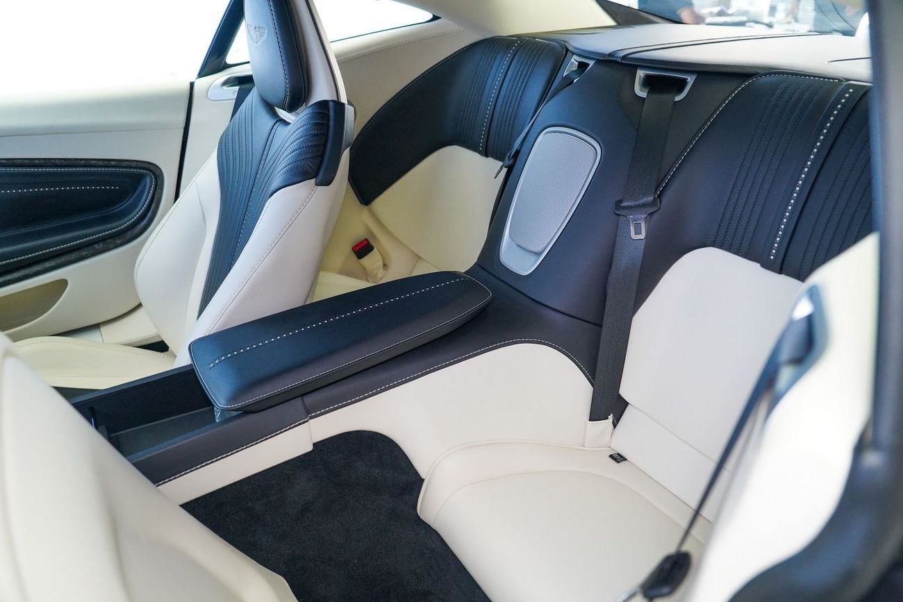 أستون مارتن DB11 Std 4.0L