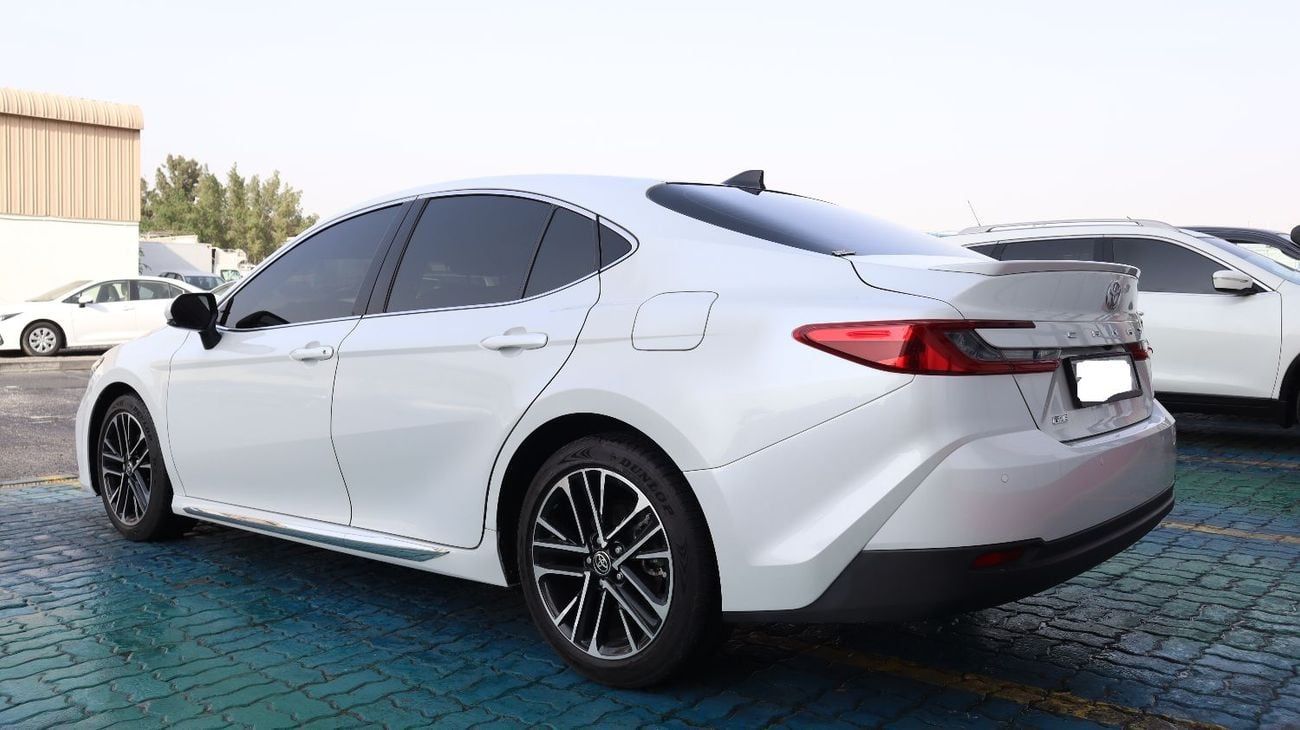 تويوتا كامري GLE 2.5L