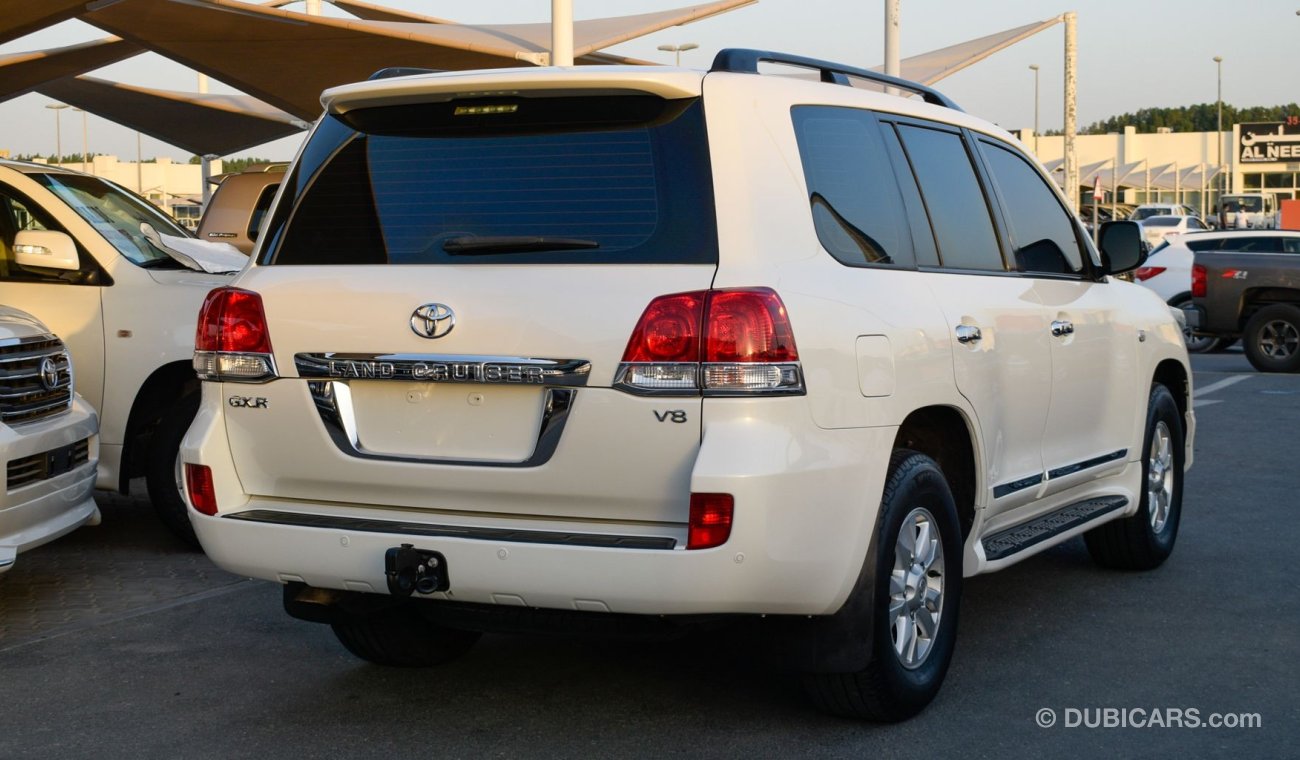 Toyota Land Cruiser GXR V8