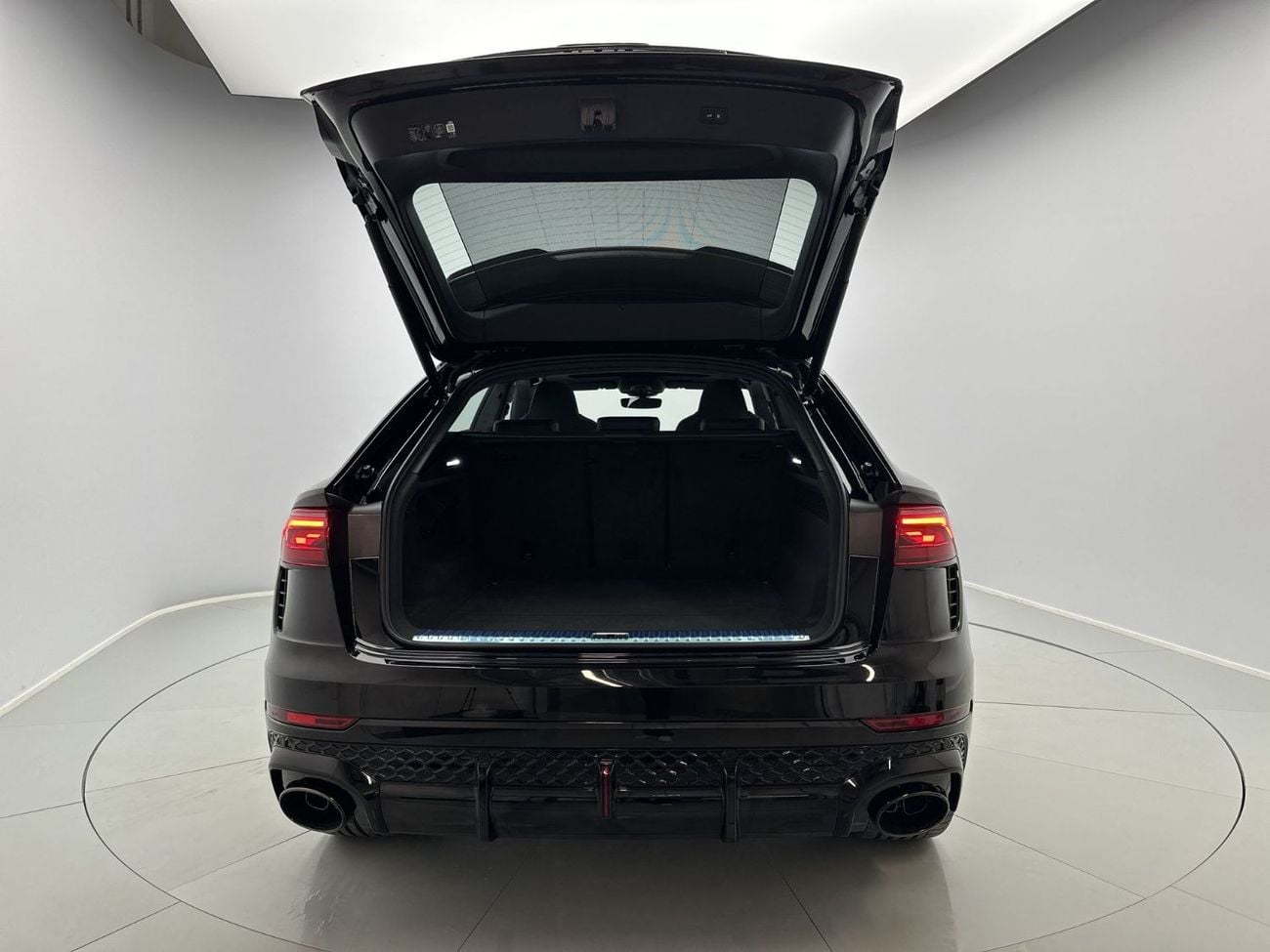 أودي RSQ8 TFSI quattro 4.0L RS Q8 SUV Performance 640hp Black Edition (Ref# 023153)