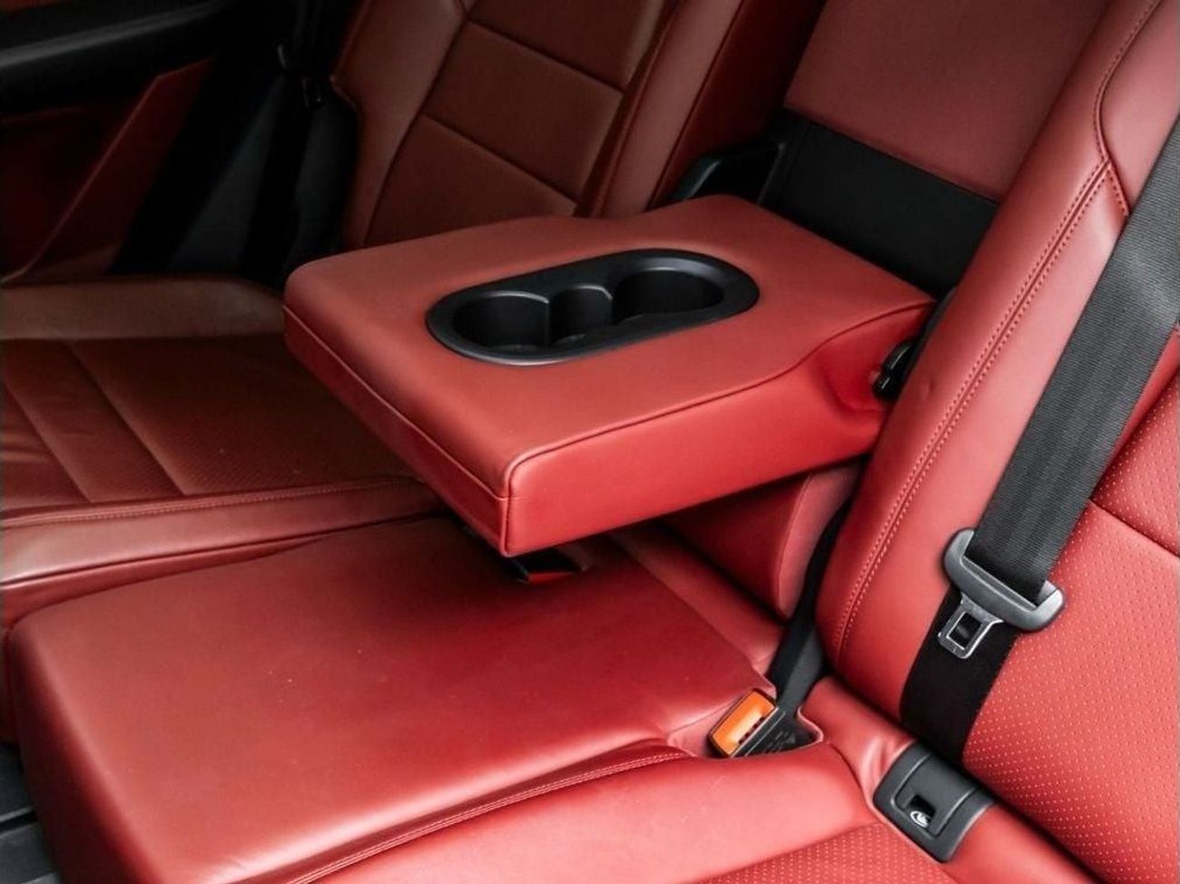 Porsche Cayenne Std 3.0L (335 HP) 2019 Porsche Cayenne, 1 Year Comprehensive Warranty, Full Service History, Low KMs