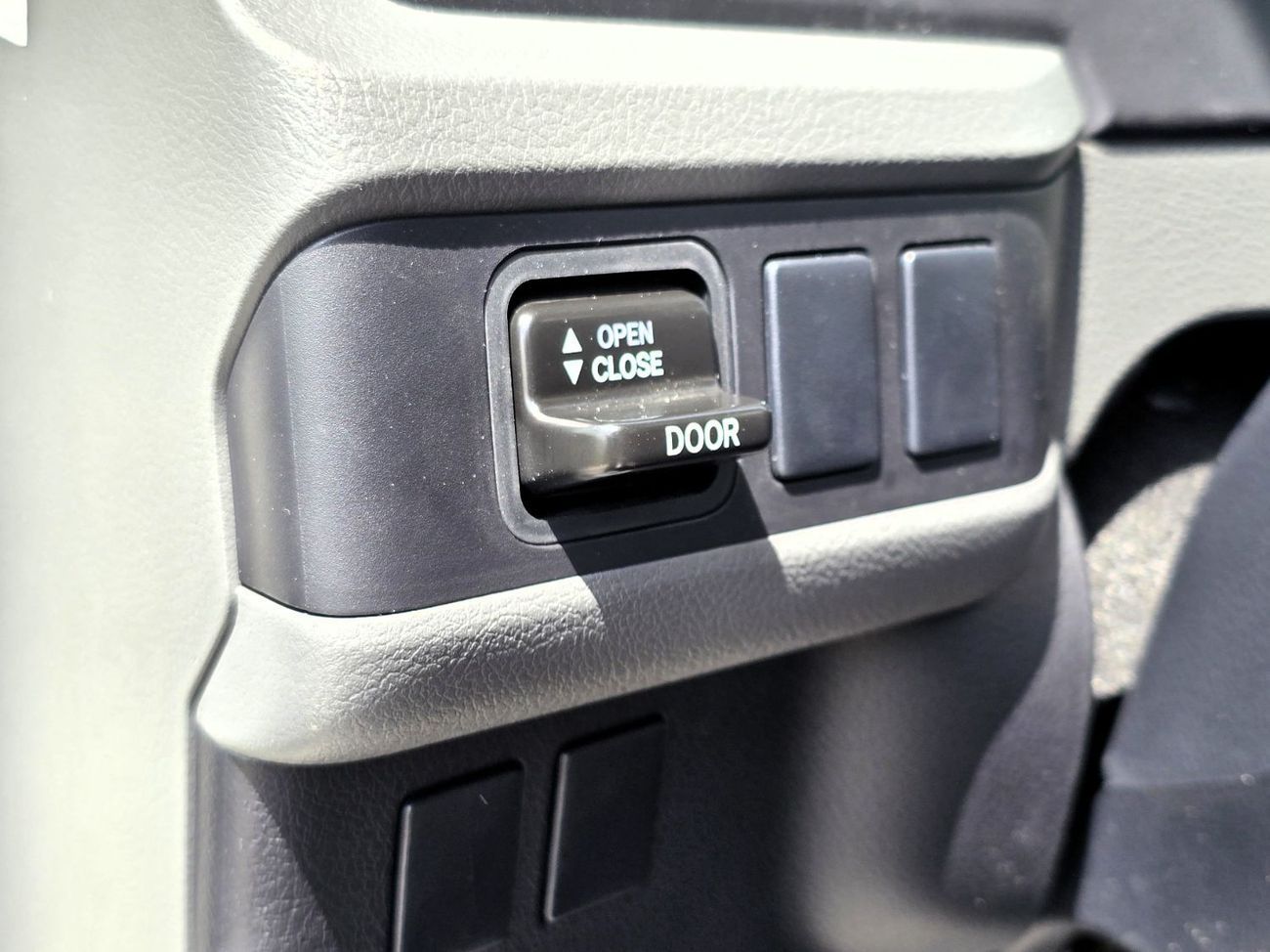 Toyota Coaster TOYOTA COASTER PETROL 2.7 MT - AUTO DOOR - 23 SEATER - 2025 MODEL - WHITE -