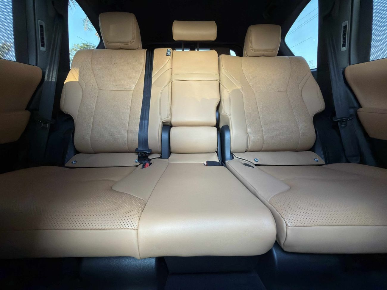 لكزس LX 700h Signature