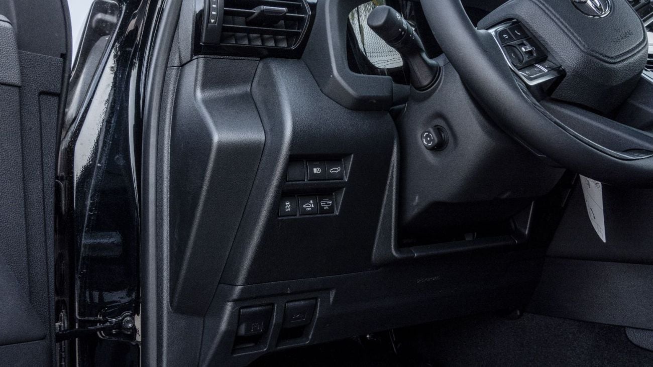 Toyota Land Cruiser 2026 Toyota Land Cruiser VXR 3.5L AT Petrol (Black-Red) Omani