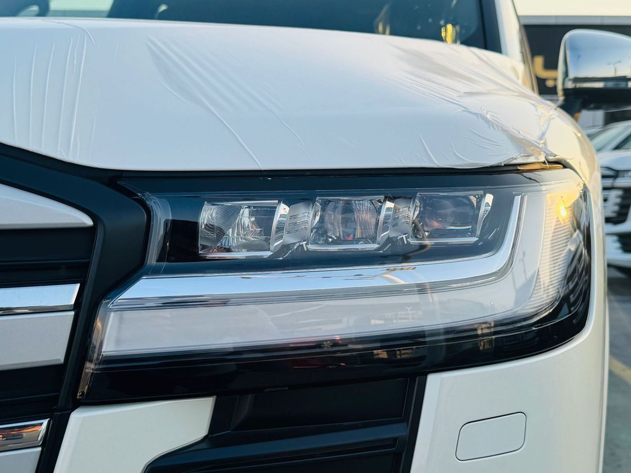 Toyota Land Cruiser TOYOTA LC300 VX 3.5L PTR  GCC A/T F/O WHITE 2025