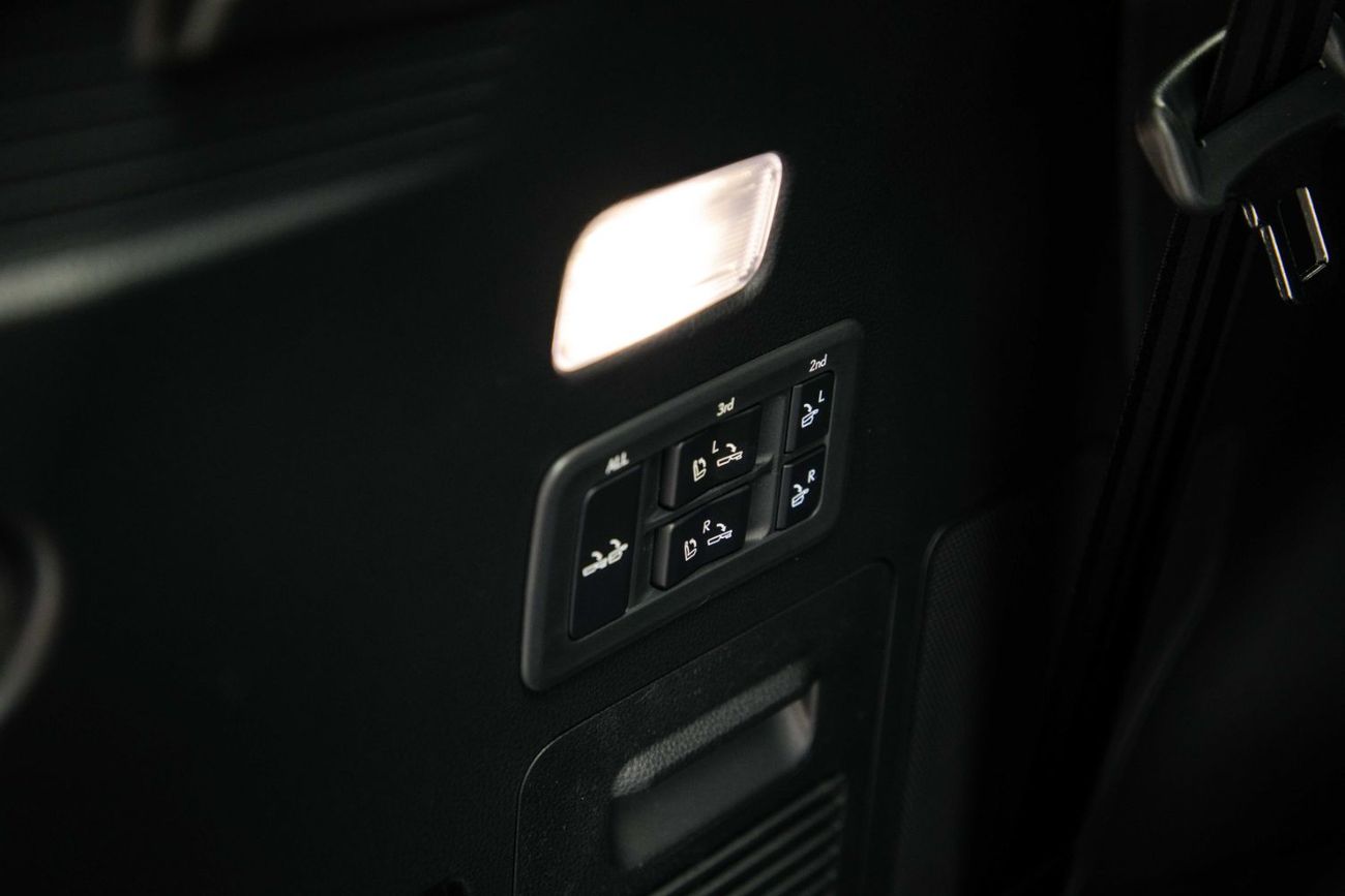 لكزس LX 600 Signature 3.5L - Sonic Quartz Inside Red | Export Only