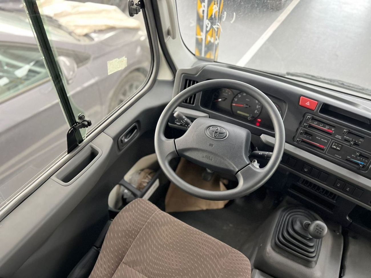 تويوتا كوستر EXPORT ONLY - Coaster 4.2L V6 DSL MT