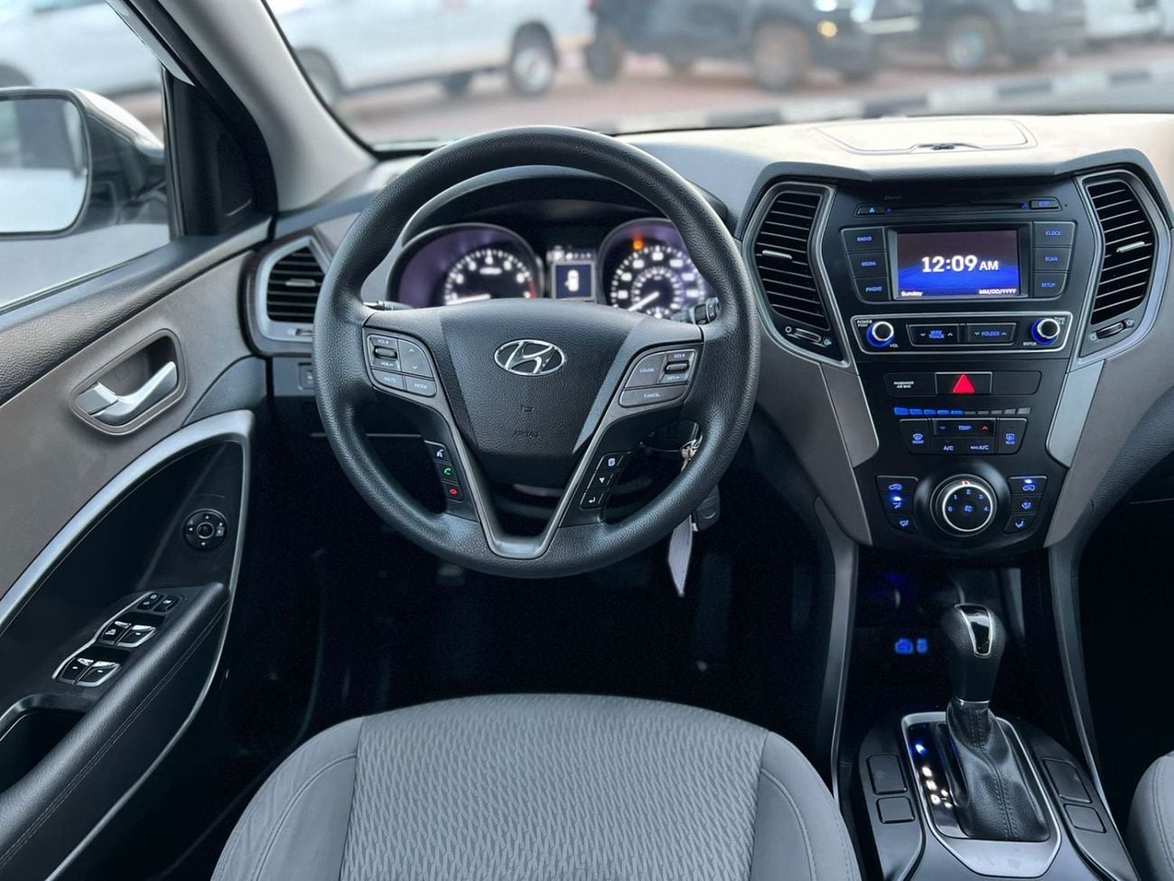 Hyundai Santa Fe SPORT (NON GCC) 2018 Hyundai Santa Fe 2.4L V4 - Apple Play & Android - Rear Camera - 2 keys