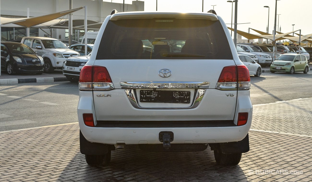 Toyota Land Cruiser GXR V8