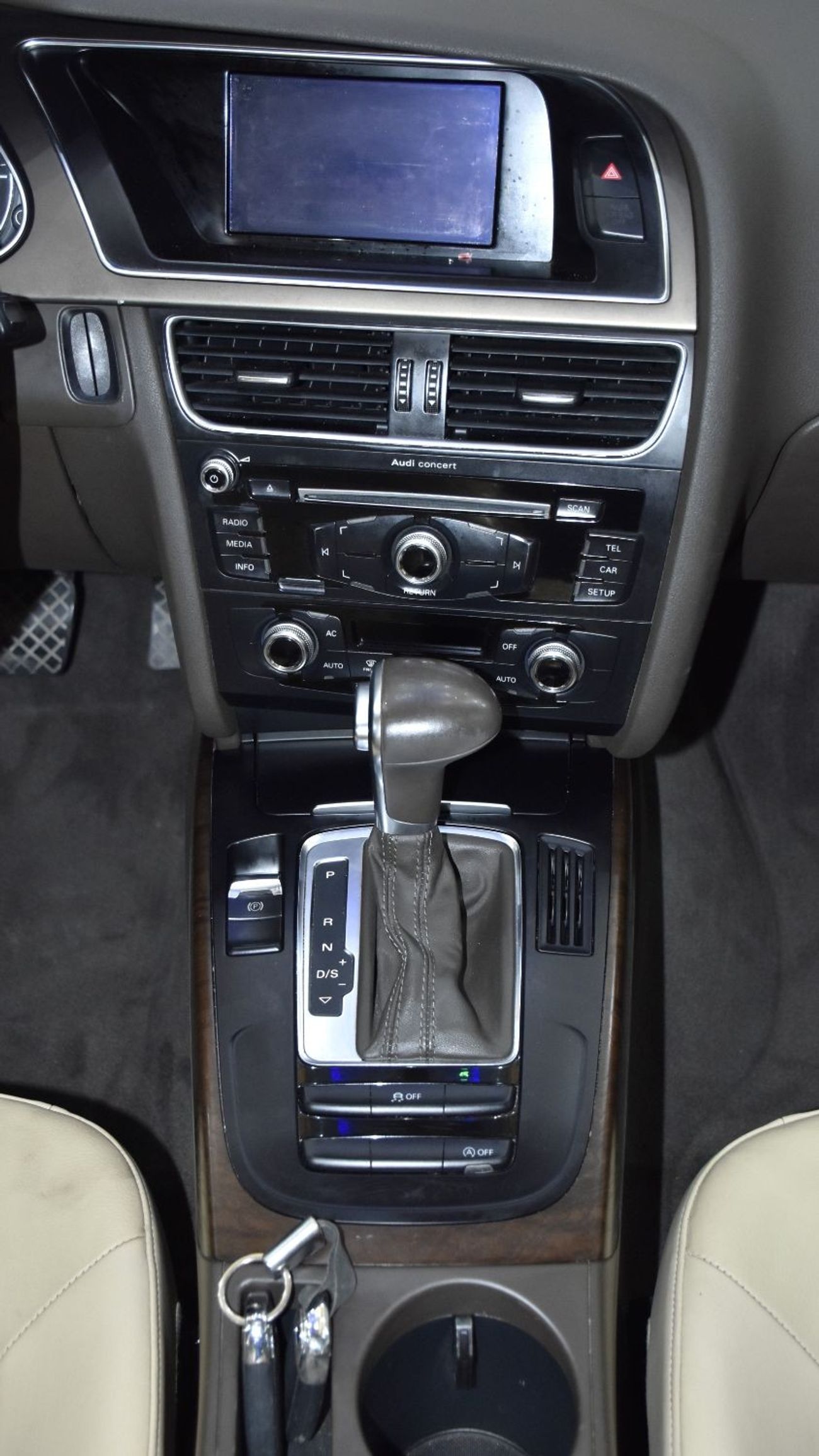 أودي A4 EXCELLENT DEAL for our Audi A4 ( 2014 Model ) in White Color GCC Specs