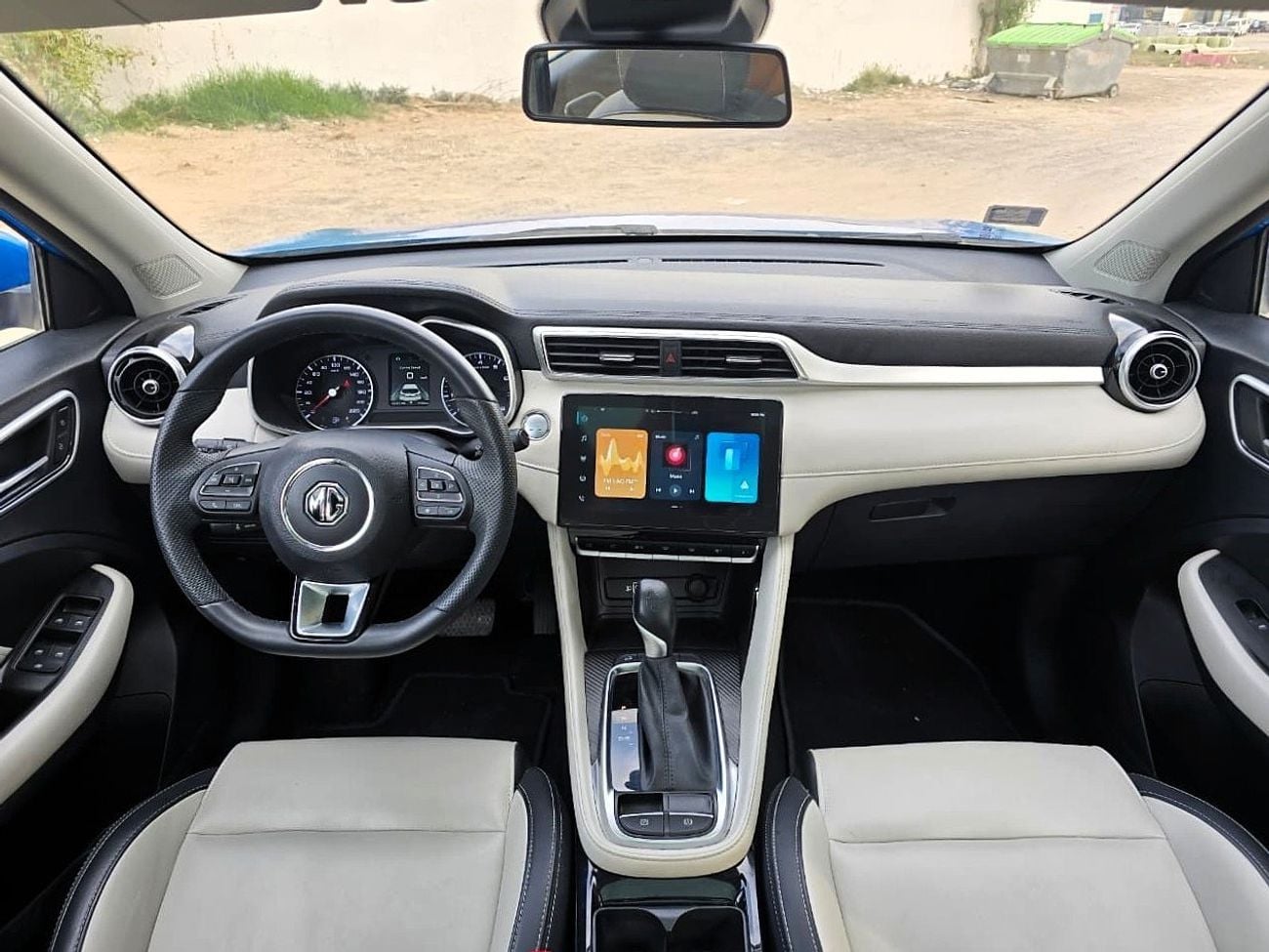 MG ZS LUXURY  1.5L A/T SUV  FWD  GCC