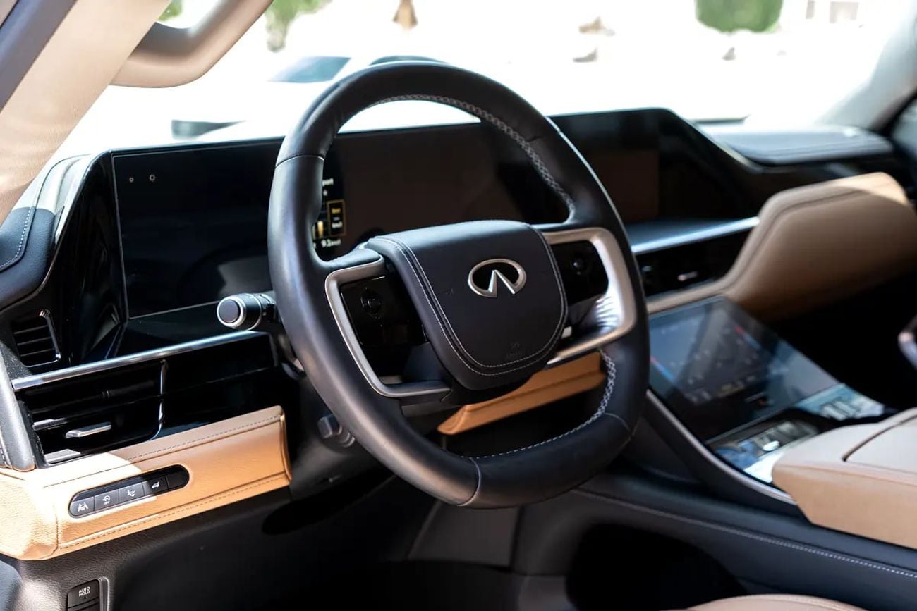 إنفينيتي QX80 Sensory 8 5.6L Sensory | GCC Specs with Warranty and Service till | 8-seaters | Super Clean