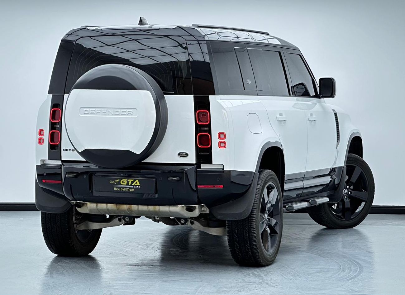 Land Rover Defender P400 110 SE 3.0L (5 Seater) 2023 Land Rover Defender 110 X-Dynamic P400, Jan/2027 Swiss Auto Warrant