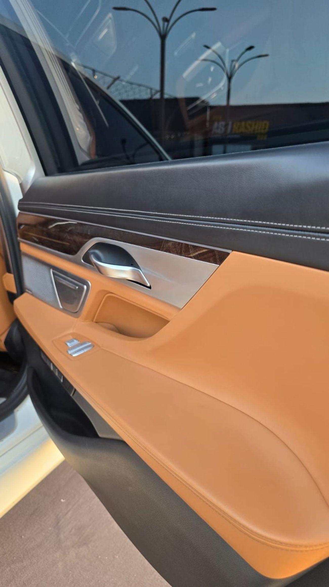 BMW 750Li Luxury 4.4L (443 HP)