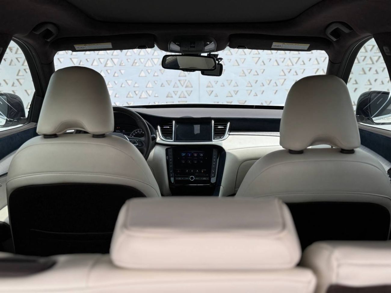 إنفينيتي QX50 2.0T Luxe (AWD)