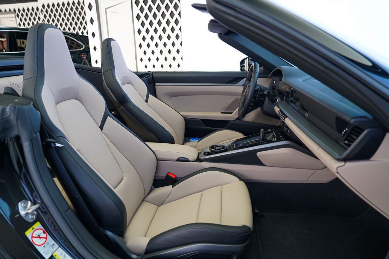 بورش 911 Carrera 3.0L (444 HP) Convertible