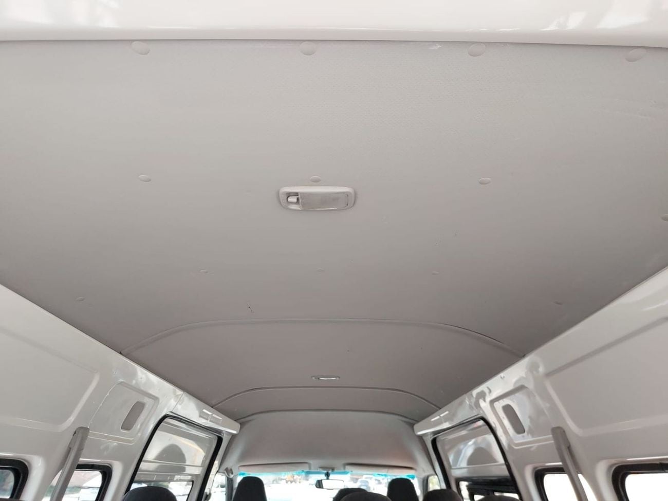 Toyota Hiace GL TOYOTA HIACE COMMUTER VAN RHD 2018 MODEL 3.0 L DIESEL AUTOMATIC(PM21278)