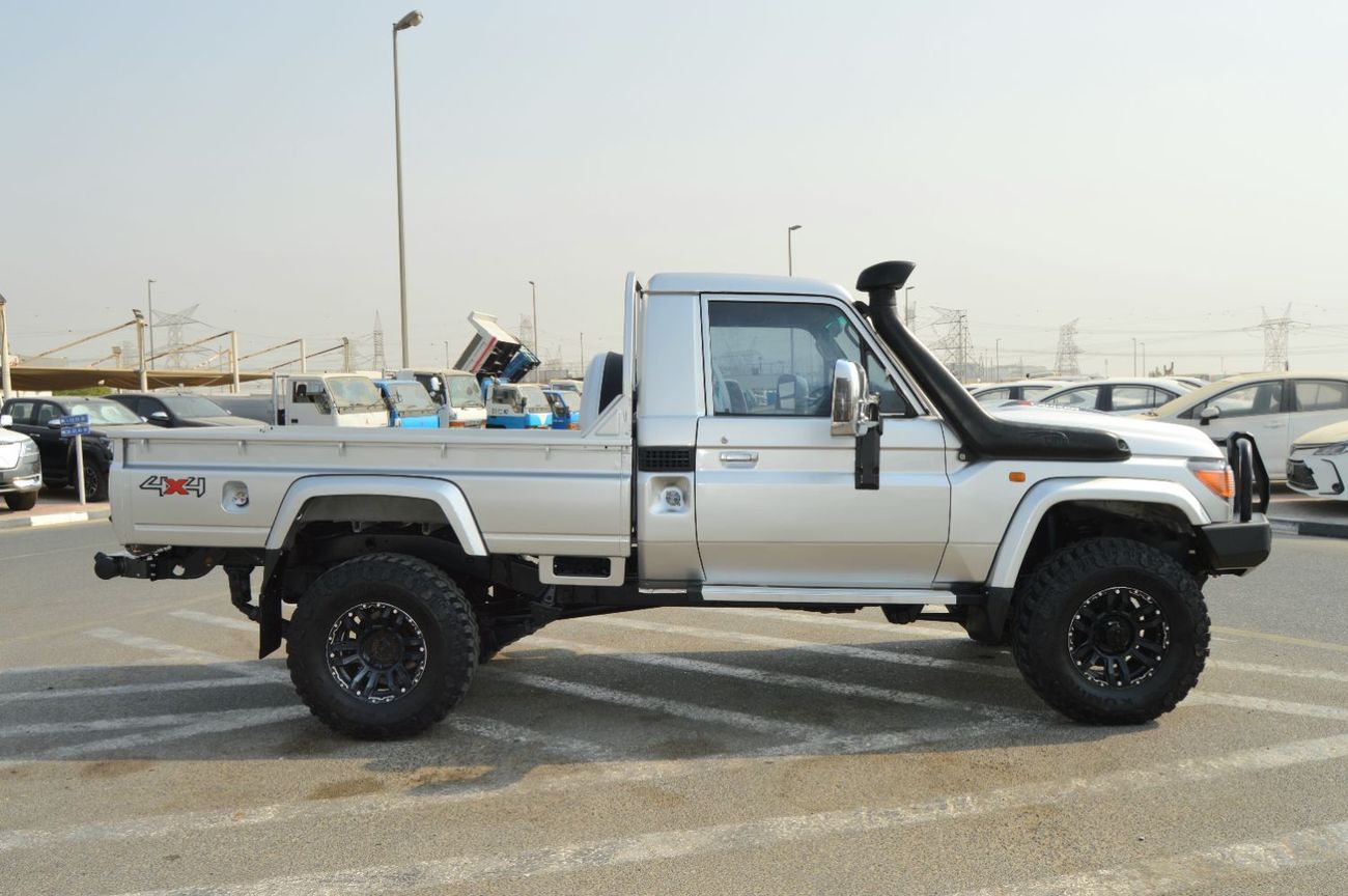 Toyota Land Cruiser Pick Up Toyota Land Cruiser Pick-Up Single Cabin Year: 2010 Color: Silver