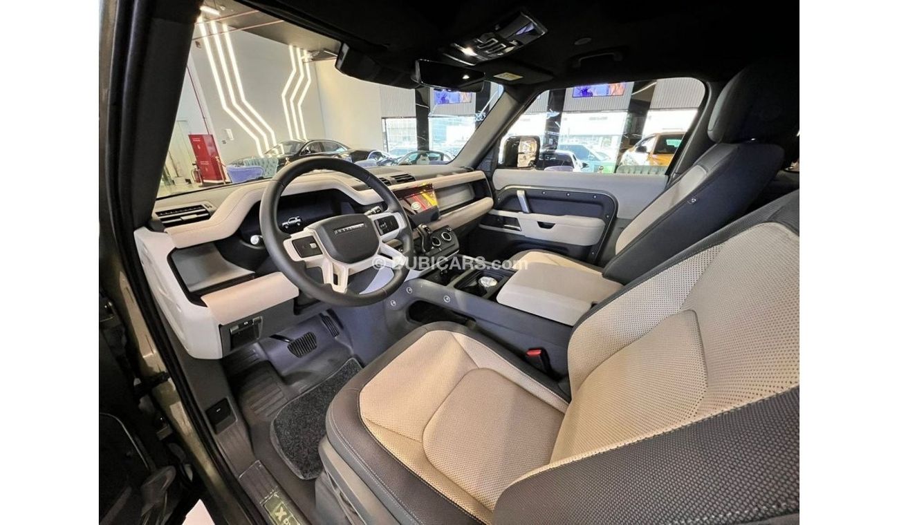 Land Rover Defender Defender 90 X-Dynamic P300 /V4 / 2023 /3 Year warranty and service contract