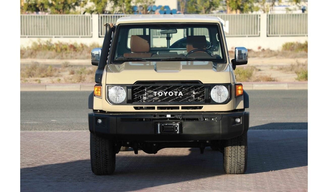تويوتا لاند كروزر 70 2024 TOYOTA LC79 LX Z SINGLE CAB 2.8 - BEIGE inside TAN | Export Only