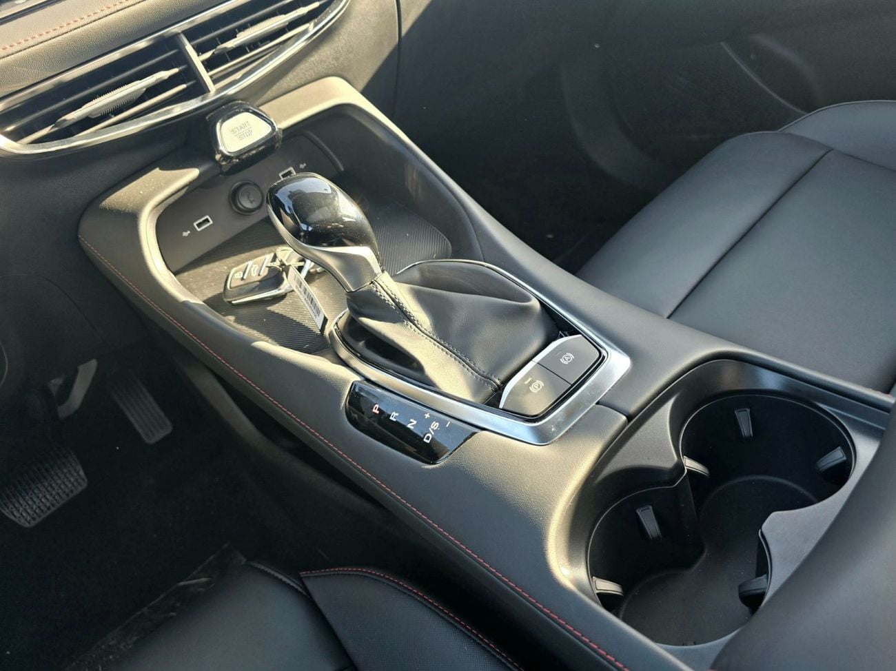 أم جي 5 MG 5 LUXURY 180DVVT  1.5L A/T FWD White Color 2025 Model