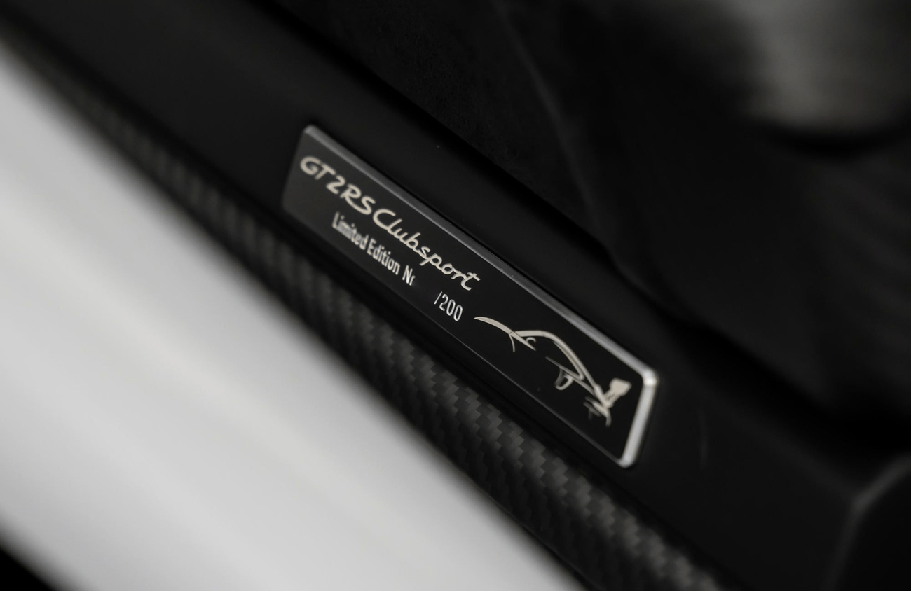 بورش 911 3.8L F-6 Twin-Turbocharged Engine