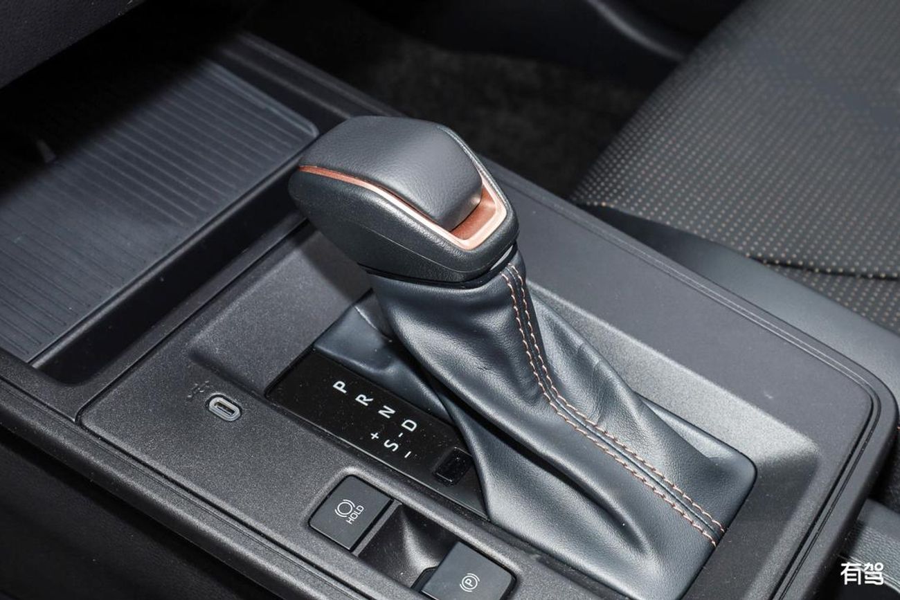 تويوتا كورولا كروس Toyota/COROLLA CROSS/TCC05 2.0L Deluxe Hybrid AT