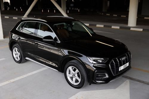 Audi Q5 45 TFSI Quattro Design 2.0L Audi Q5 2022 GCC specs