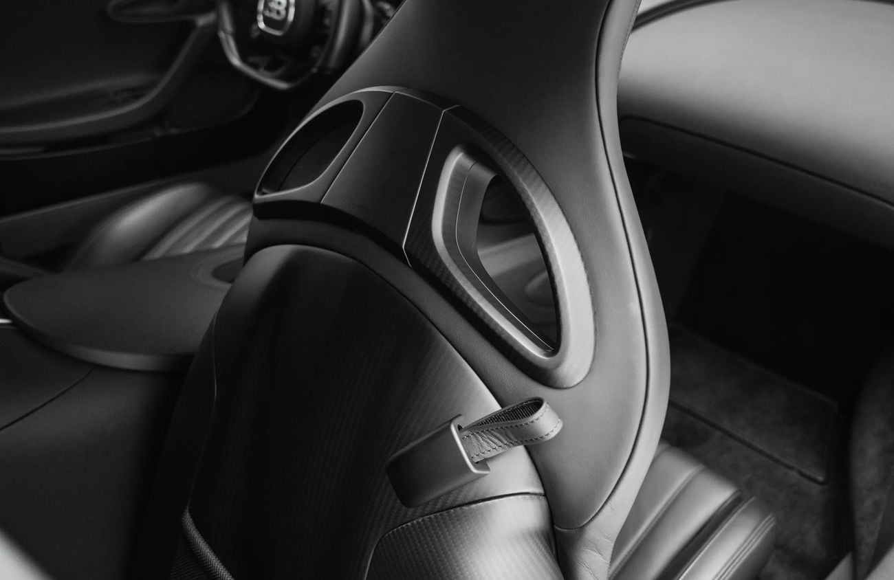 بوغاتي شيرون SPORT 8.0L W16 Quad-Turbocharged Engine