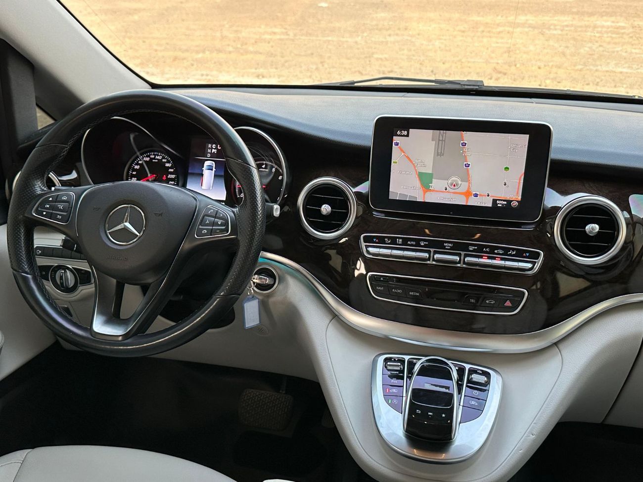 Mercedes-Benz V 250 MERCEDES V-250 2018 GCC FULL OPTION // PERFECT CONDITION