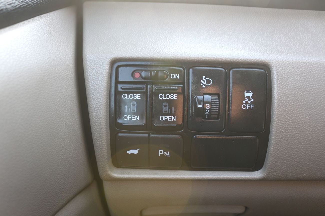 Honda Odyssey TOURING LX 3.5L (250 HP) HONDA ODYSSEY 2014 GCC FULL OPTIONS WITH ELC SLIDING DOOR