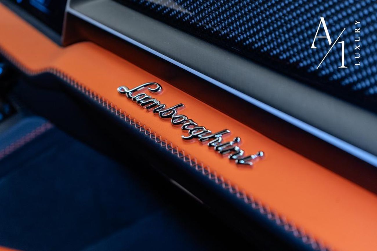 Lamborghini Urus SE 4.0T V8 2025 Lamborghini Urus SE, Warranty, Carbon Fiber Package, Fully Loaded, Very Low Kms, 789