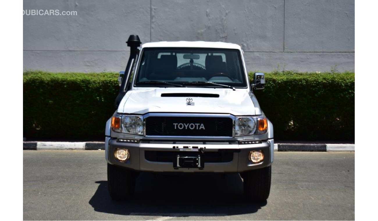 Toyota Land Cruiser Pick Up Double Cab V8 4.5L MT with Front / Rear Differential Lock, Electrical Winch Etc.