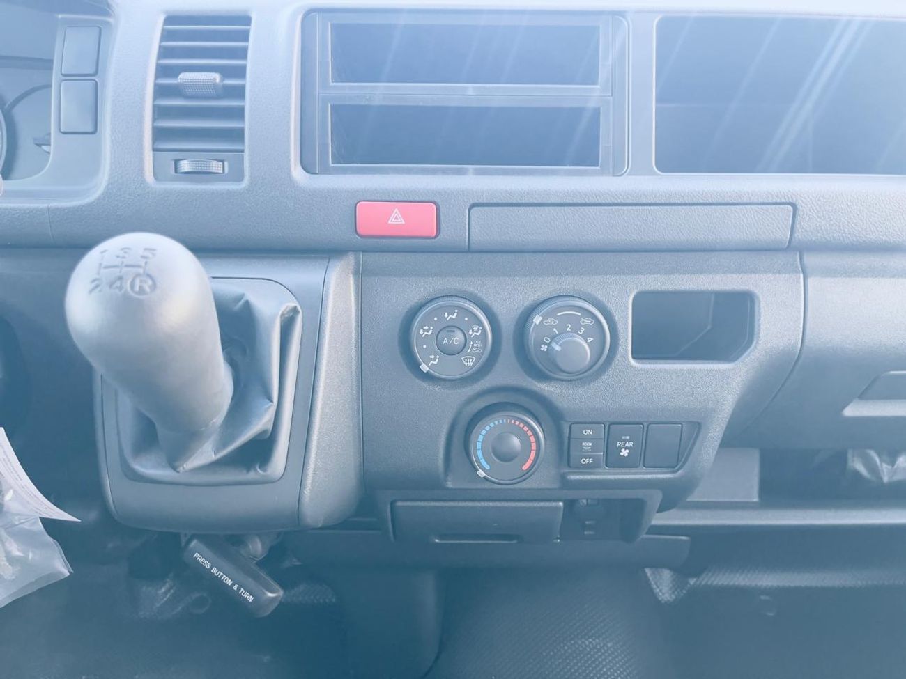 تويوتا هاياس toyota hiace hirgroof cargo glass van