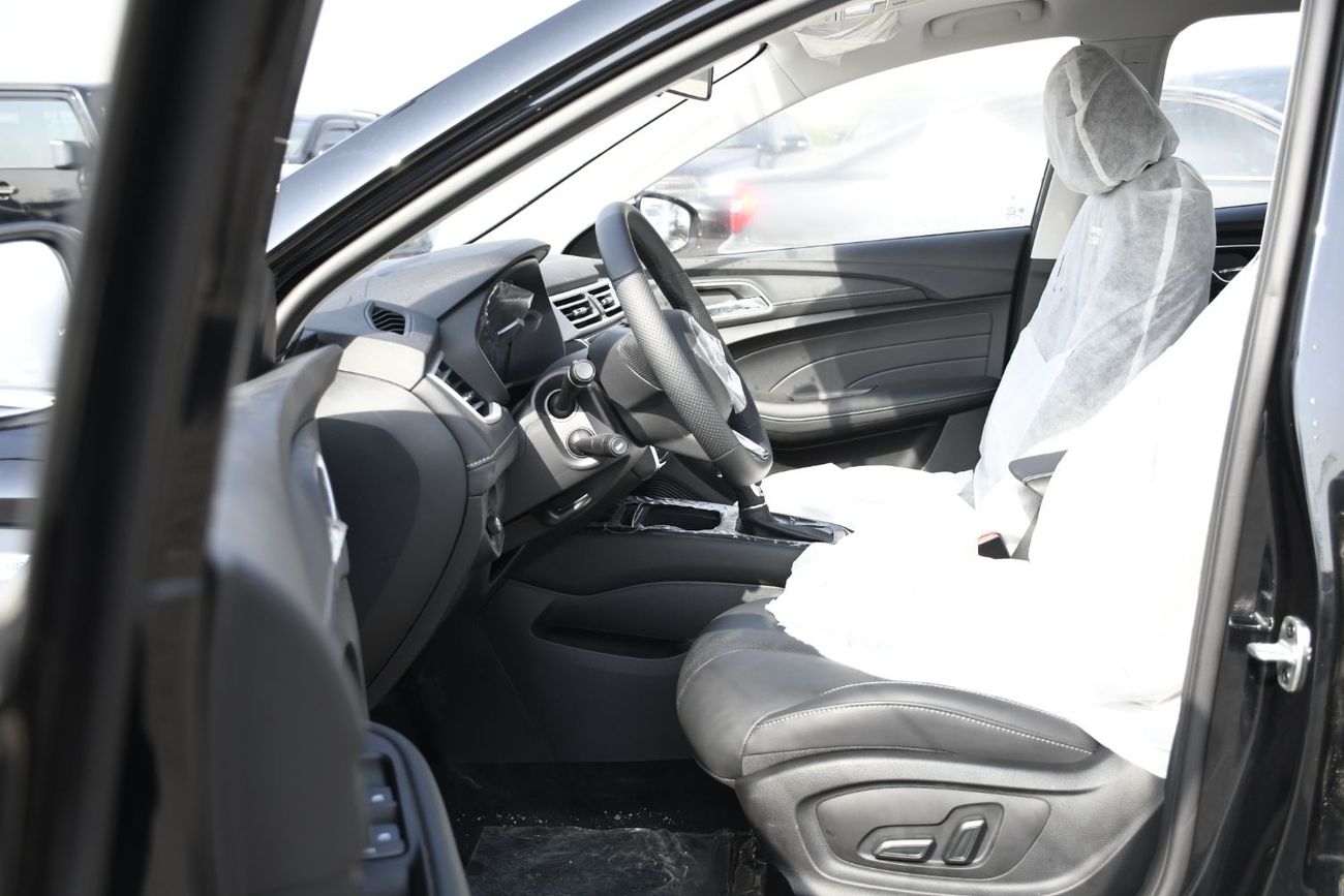 MG 5 2025 MG 5 1.5L Deluxe Edition is the top-tier variant