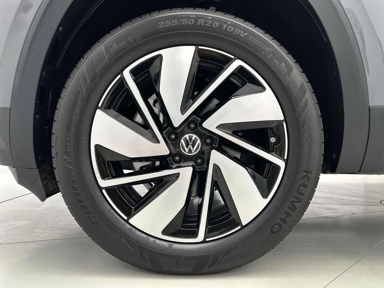 Volkswagen Teramont COMFORTLINE (Facelift 2) | 34,100 AED SAVINGS from New Car | New 12" Screen & LED Light Bar