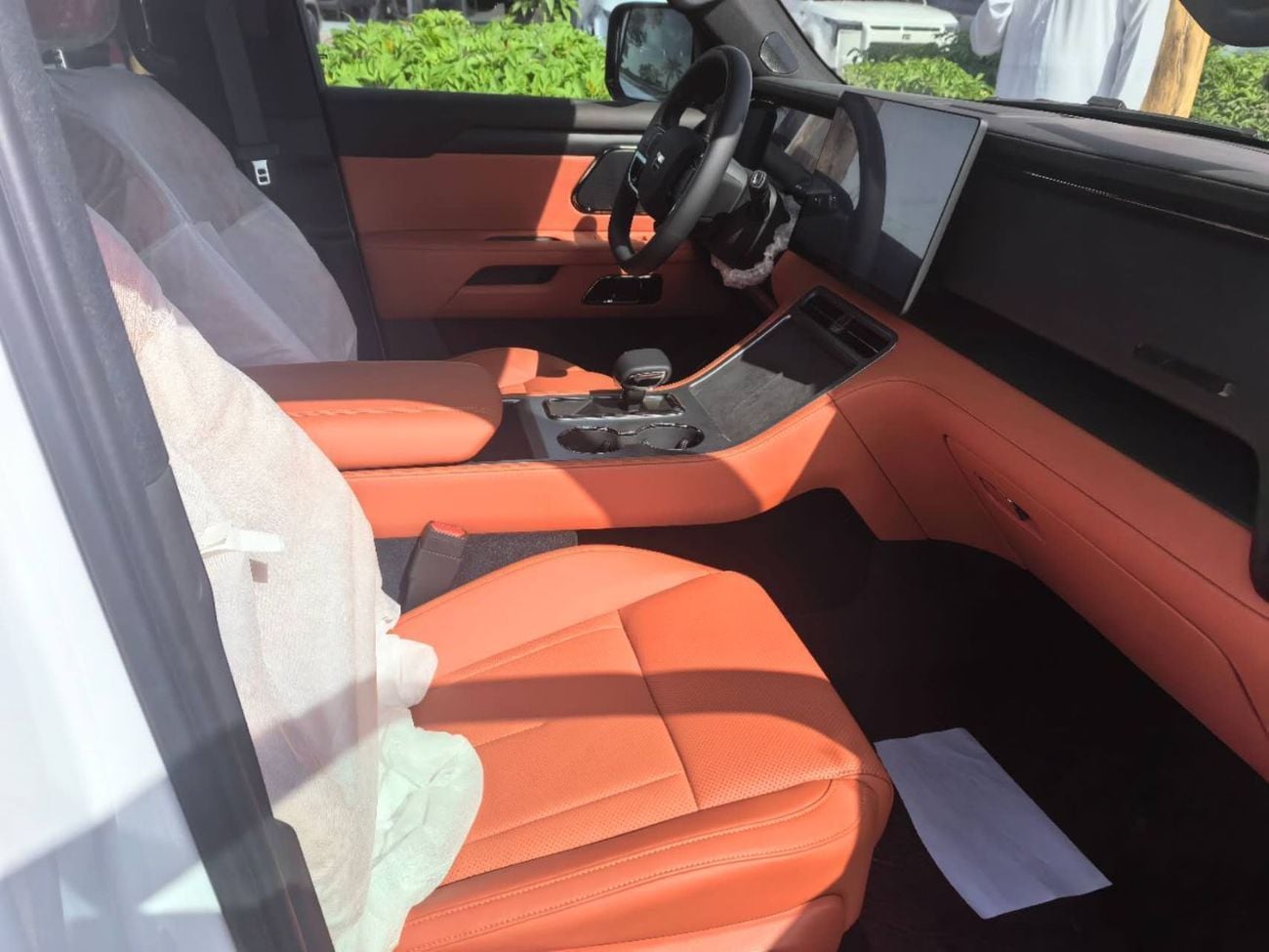 ROX 01  Rox01. White-orange 7seats