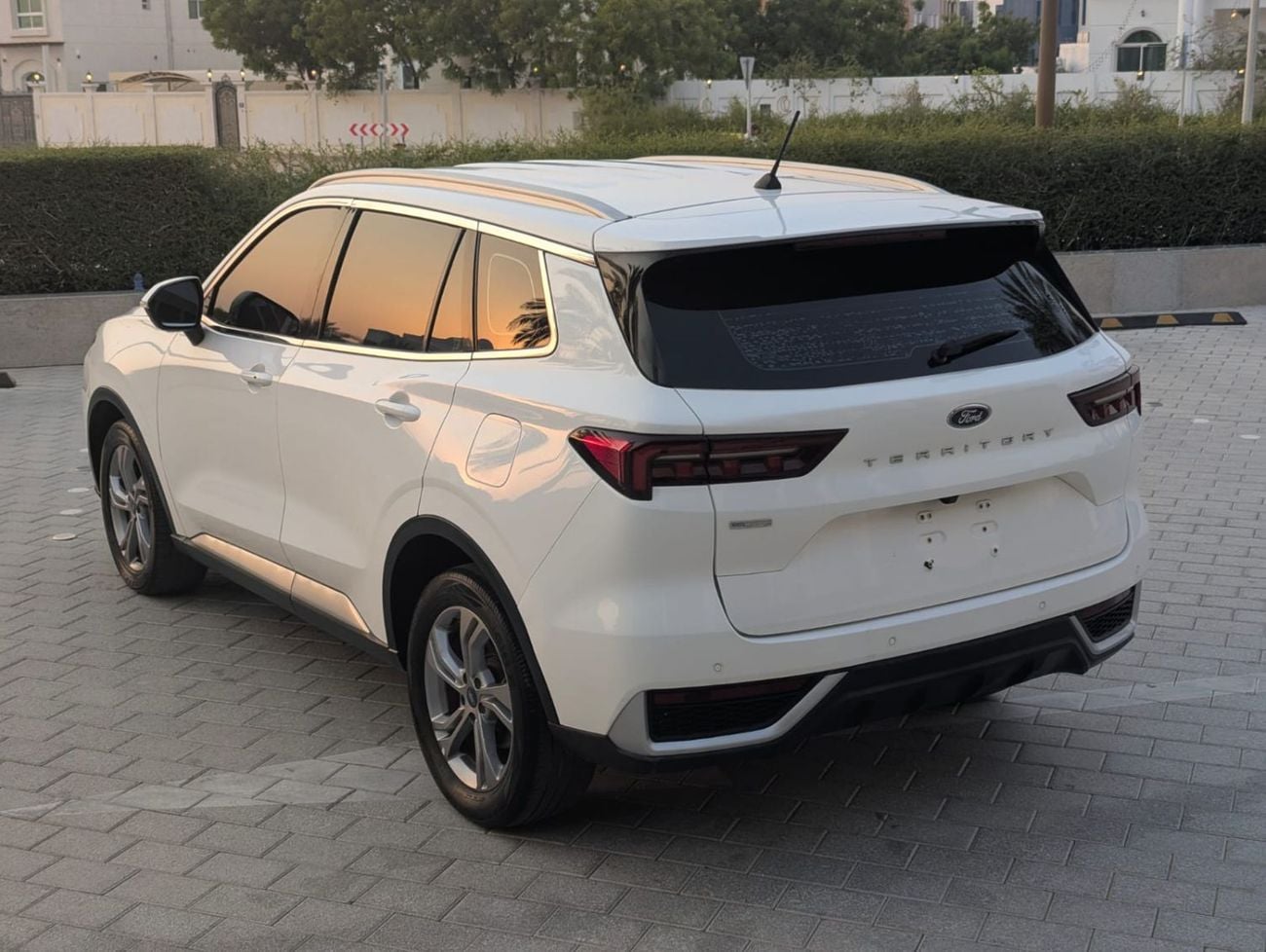 فورد تيريتوري TITANIUM