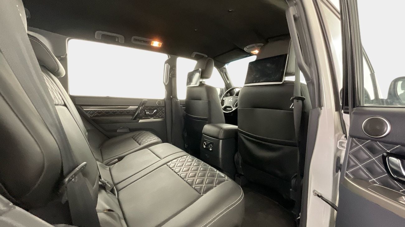 ميتسوبيشي باجيرو Signature Edition | upto AED 20,000 Ramadan Discount | شامل الضمان | 0 ﺪﻔﻋﺓ ﺃﻮﻟﻯ