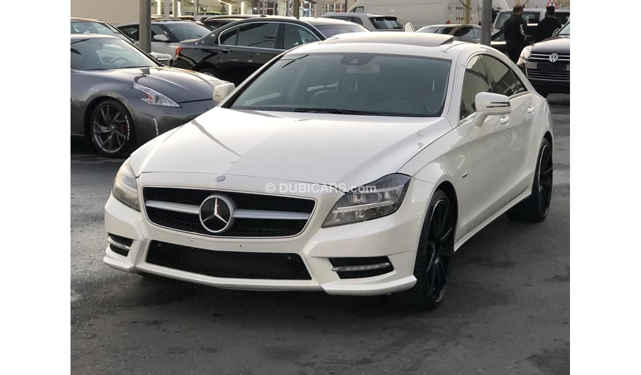Mercedes-Benz CLS 550 Mercedes benz CLS500 model 2012 GCC car prefect condition full option low mileage sun roof leather