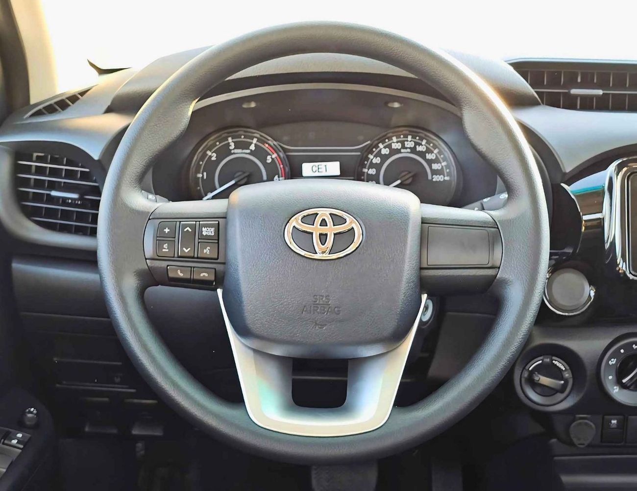تويوتا هيلوكس NARROW BODY /2.4L A/T DIESEL/ DOUBLE CABIN 4X4/BASIC WITH POWER WINDOWS/CODE#HD
