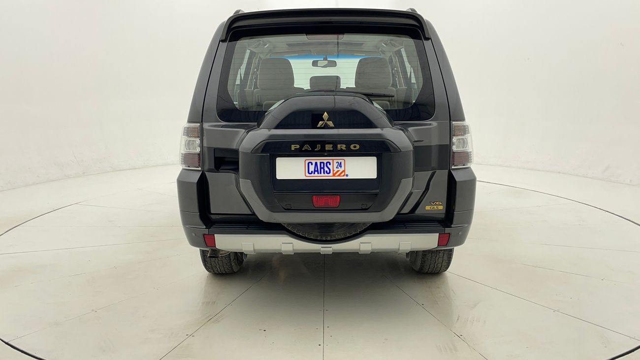 ميتسوبيشي باجيرو GLS MIDLINE 3 | بدون دفعة مقدمة | اختبار قيادة مجاني للمنزل