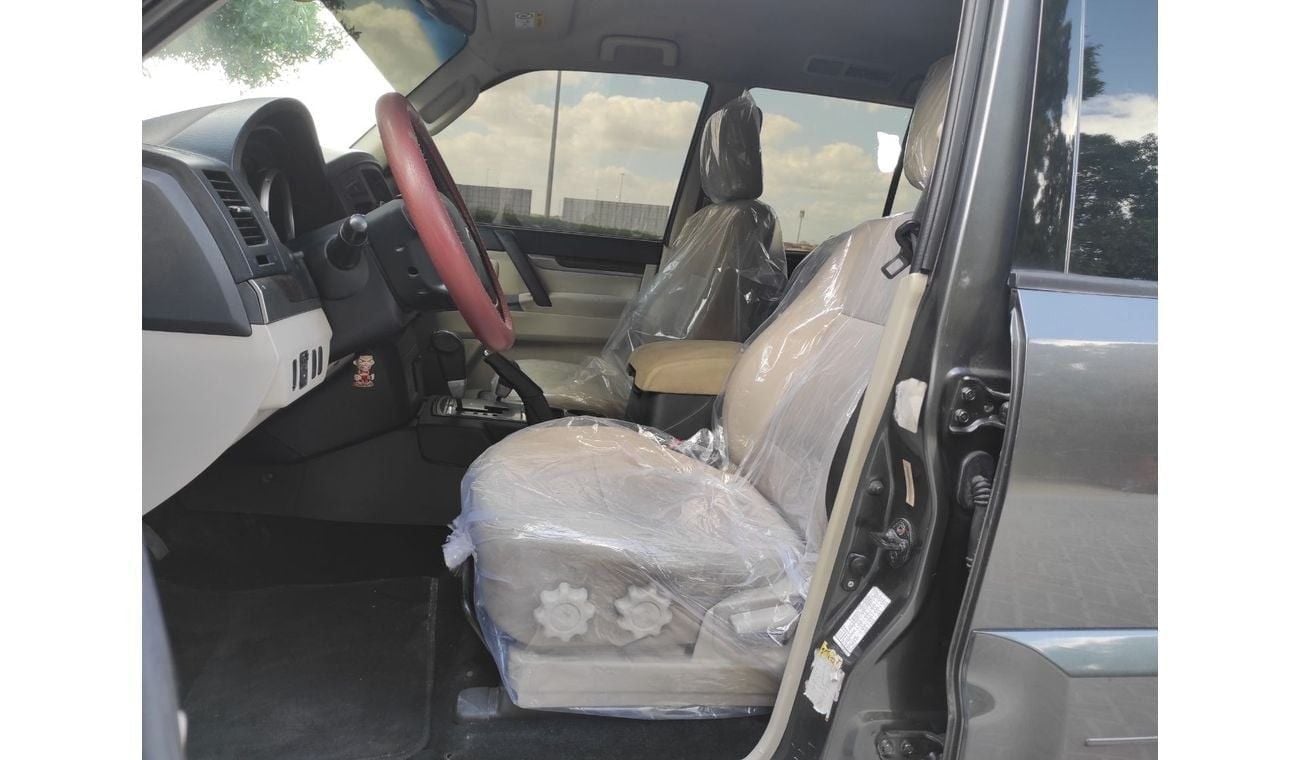 Mitsubishi Pajero GLS 3.5L (186 HP) (7 Seater) Mitsubishi pajero 2013  full automatic